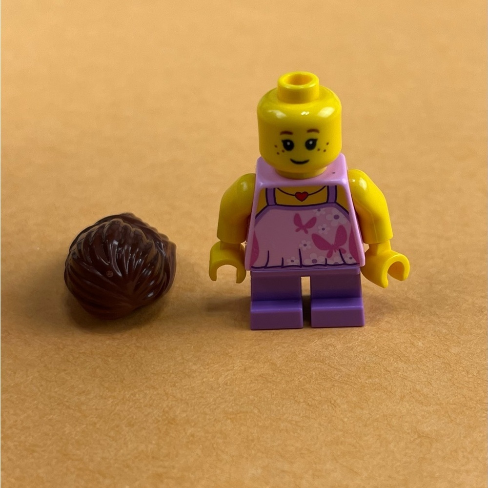 LEGO City Town Minifigure Girls Set 31067 Modular Poolside Holiday twn297 2” - Picture 9 of 10